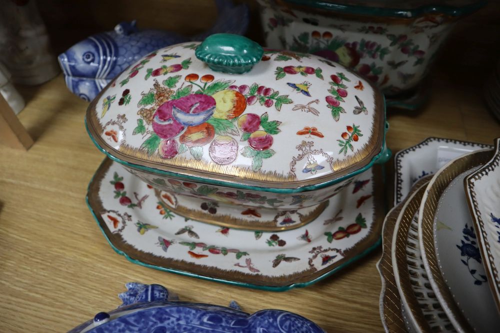 A quantity of armorial style dinnerwares etc